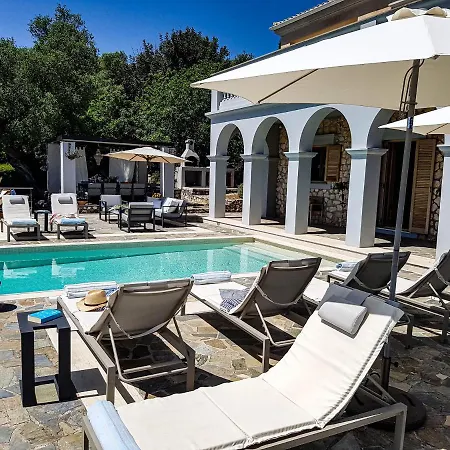 Villa Sundance - Fabulous & Large 4-bedroom Private Sivota